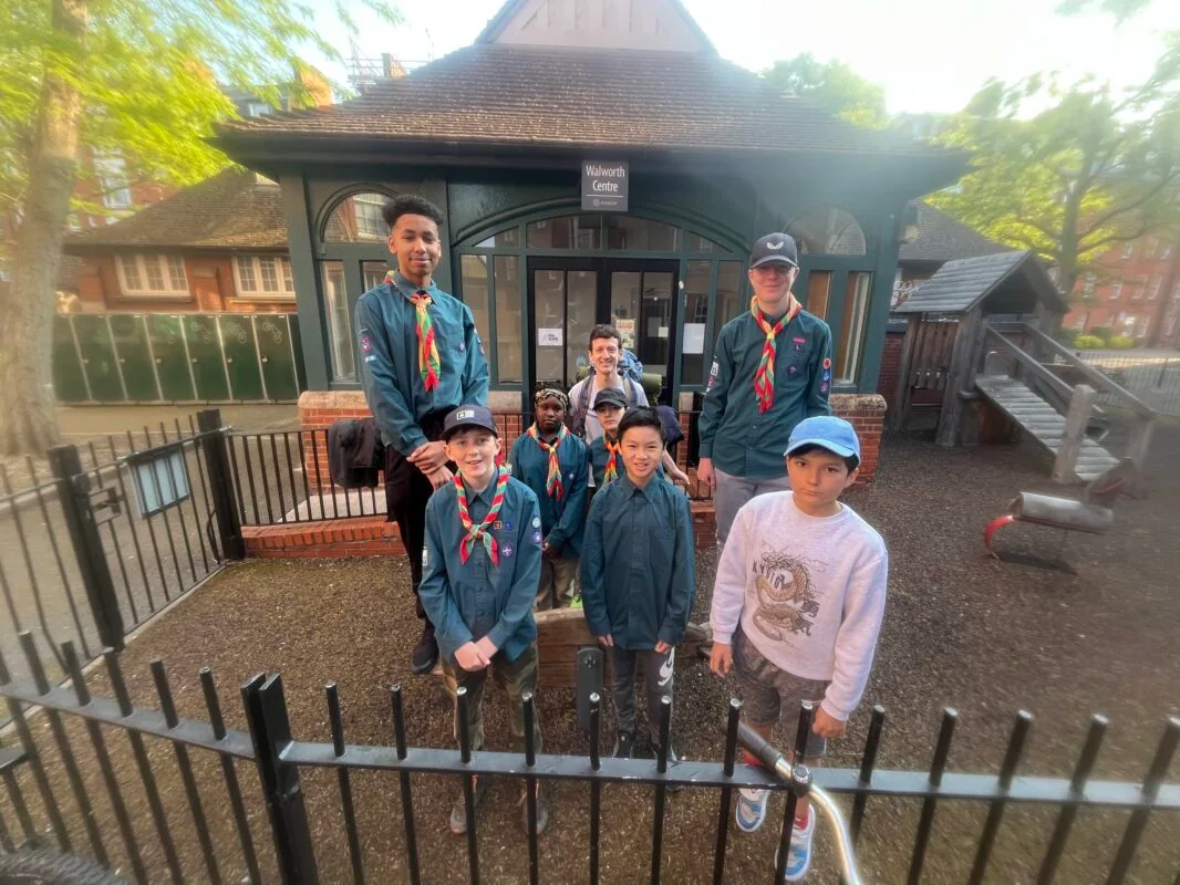 1S scouts gather around Peabody Hall